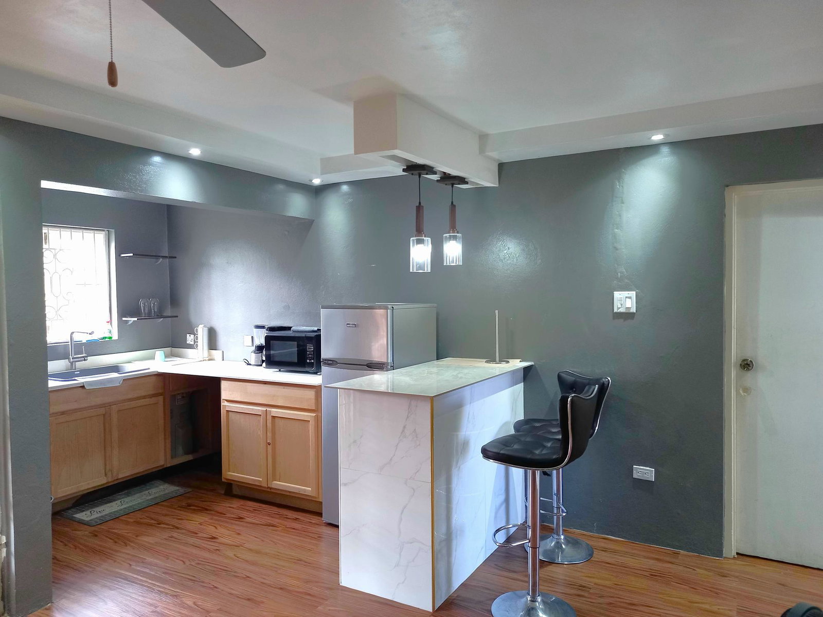 Charming-2-Bedroom-Apartment-for-Rent-in-Ocho-Rios-Jamaica Third image of 17d-1 Shades Street in Ocho Rios, St. Ann, Jamaica - property is For Rent