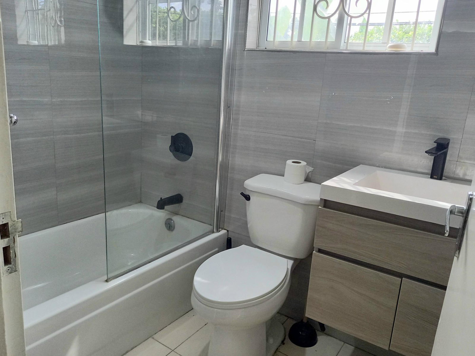 Charming-2-Bedroom-Apartment-for-Rent-in-Ocho-Rios-Jamaica Seventh image of 17d-1 Shades Street in Ocho Rios, St. Ann, Jamaica - property is For Rent