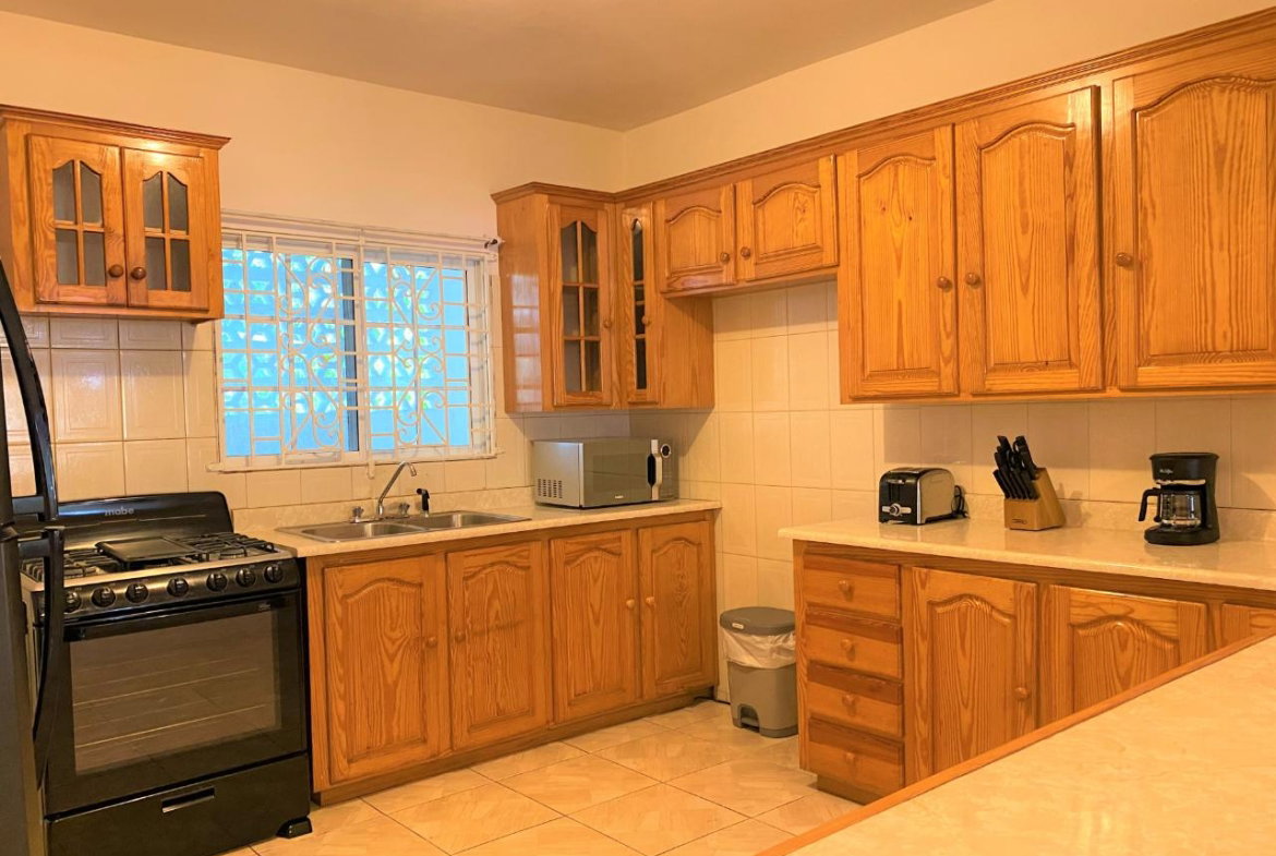 Tenth image of 433 Pasture Drive, Portobello in Montego Bay, St. James, Jamaica - property is For Rent