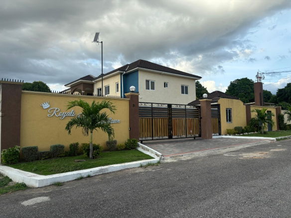 First image of 5-2d Woodlawn Ave in Kingston 19, St. Andrew, Jamaica - property is For Rent