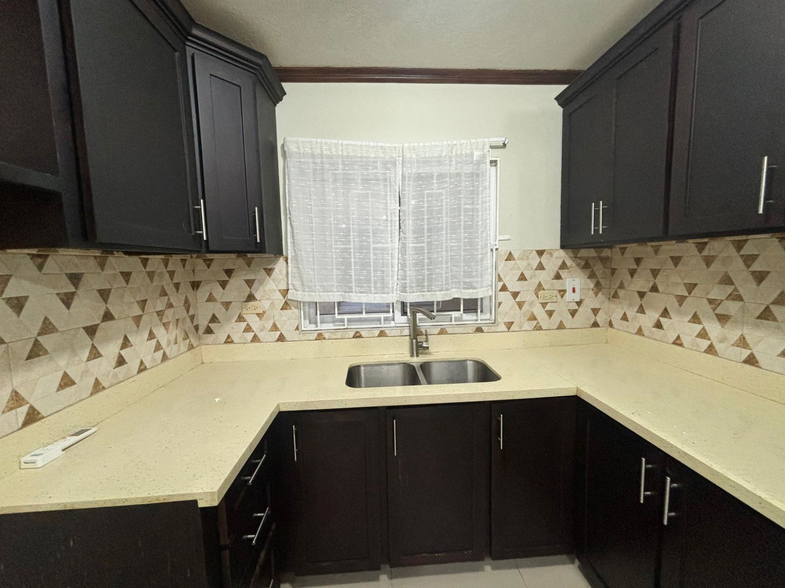 Eighth image of 5-2d Woodlawn Ave in Kingston 19, St. Andrew, Jamaica - property is For Rent