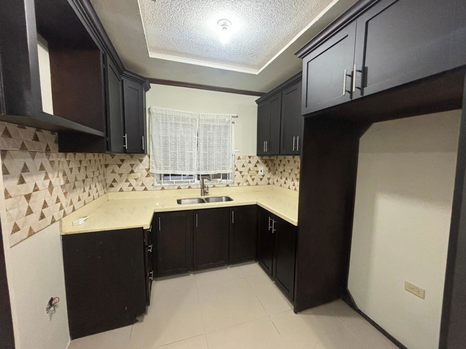 Tenth image of 5-2d Woodlawn Ave in Kingston 19, St. Andrew, Jamaica - property is For Rent