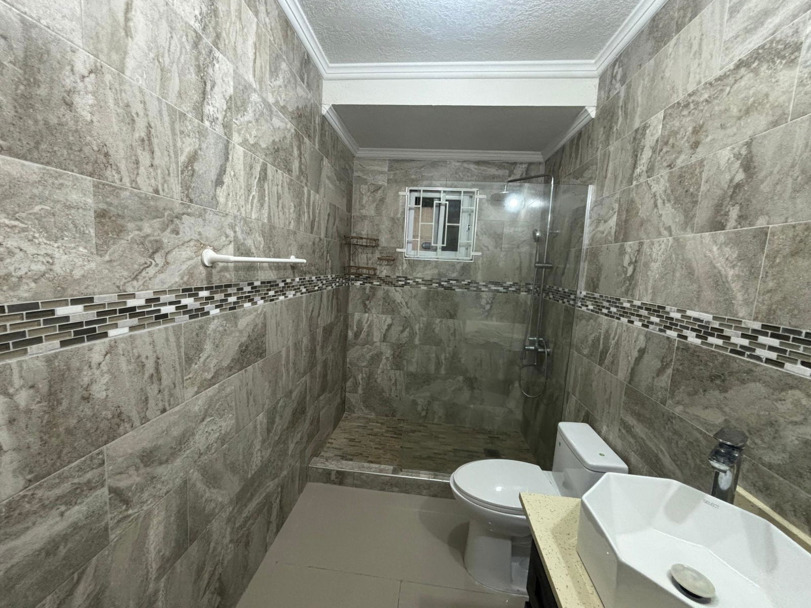 Eleventh image of 5-2d Woodlawn Ave in Kingston 19, St. Andrew, Jamaica - property is For Rent