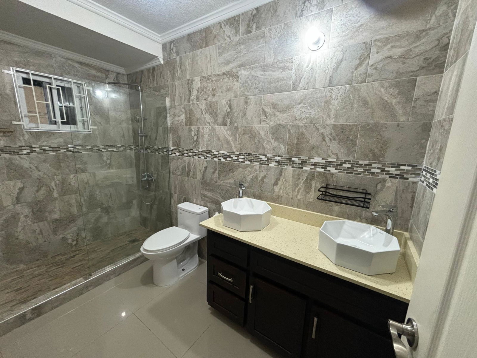 Fifteenth image of 5-2d Woodlawn Ave in Kingston 19, St. Andrew, Jamaica - property is For Rent