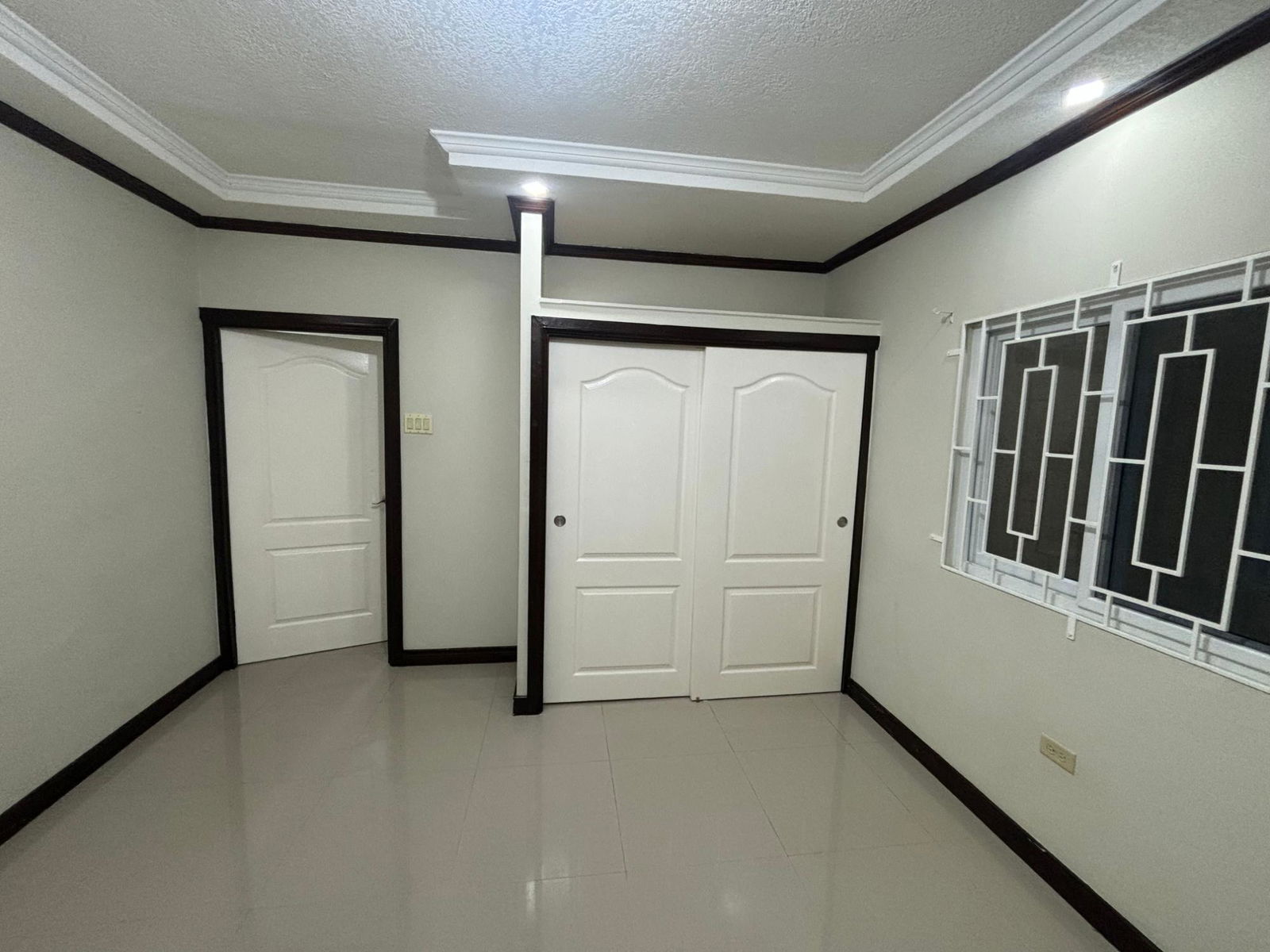 Twenty-First image of 5-2d Woodlawn Ave in Kingston 19, St. Andrew, Jamaica - property is For Rent