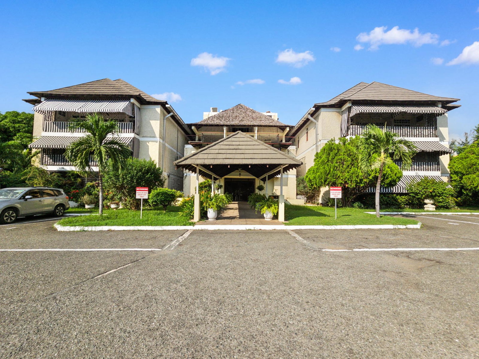 Charming-2-Bedroom-Apartment-for-Sale-at-Devon-Court-St.-Andrew Second image of 8-4 Devon Road in Kingston 10, St. Andrew, Jamaica - property is For Sale