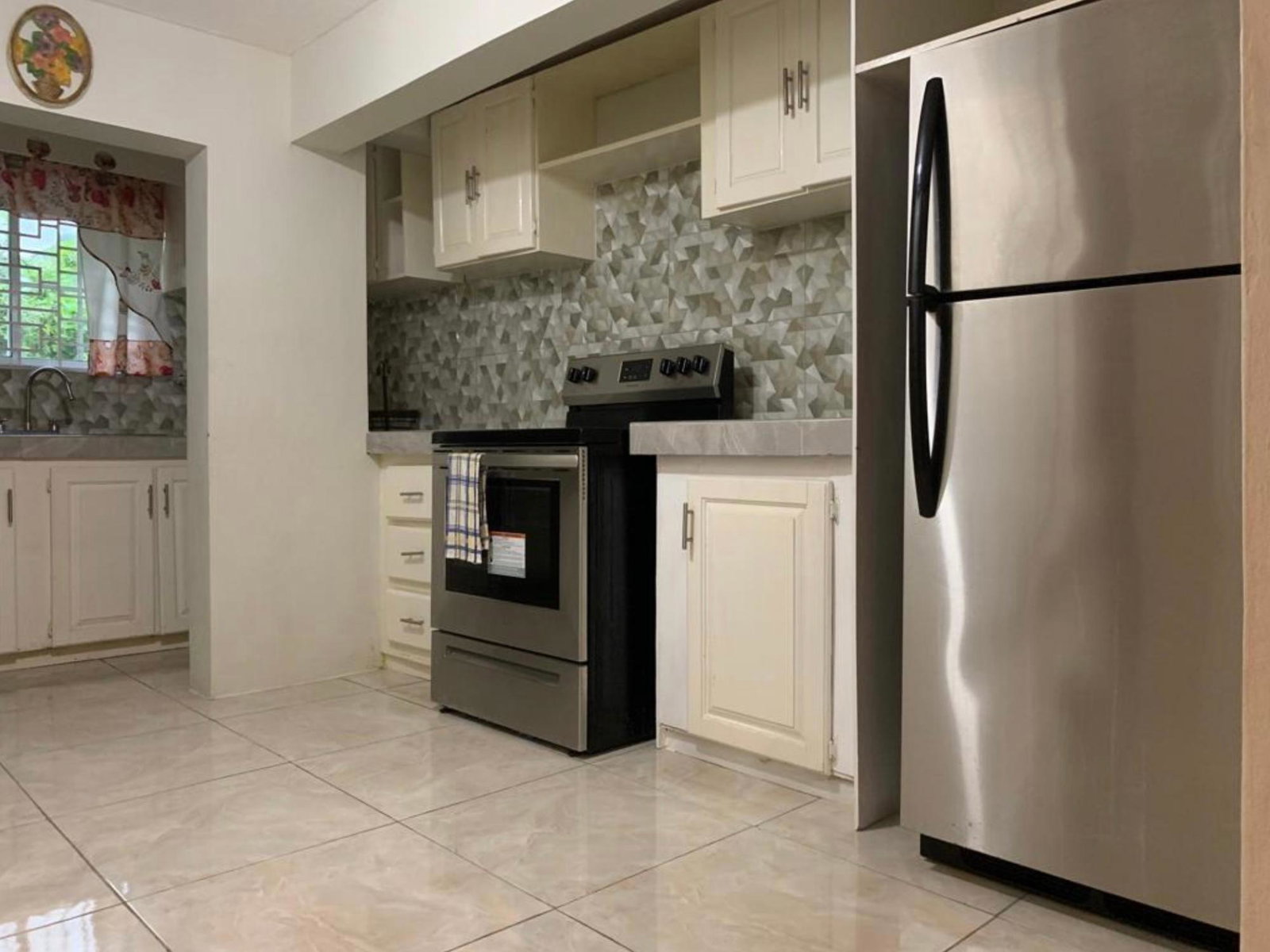 Charming-2-Bedroom-Flat-for-Rent-in-Havendale-St.-Andrew Twelfth image of 22 Belgrade Loop in Kingston 8, St. Andrew, Jamaica - property is For Rent