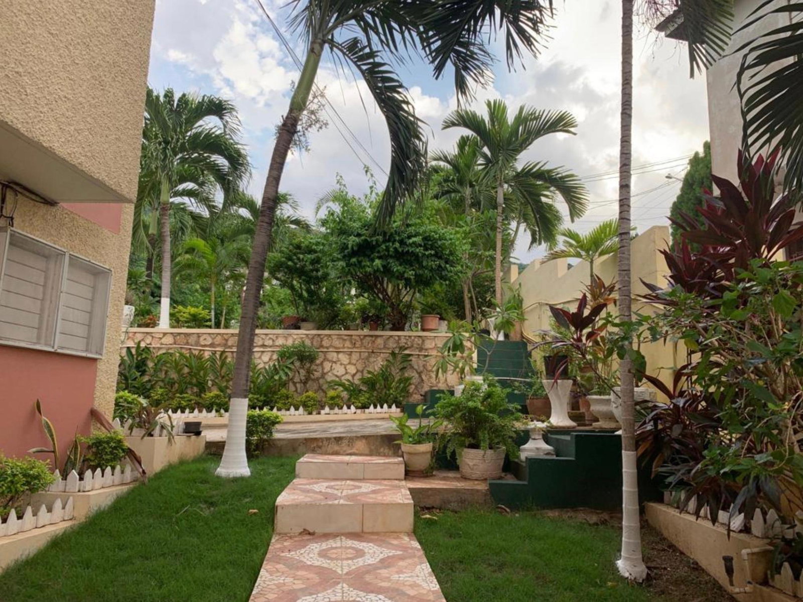 Charming-2-Bedroom-Flat-for-Rent-in-Havendale-St.-Andrew Third image of 22 Belgrade Loop in Kingston 8, St. Andrew, Jamaica - property is For Rent
