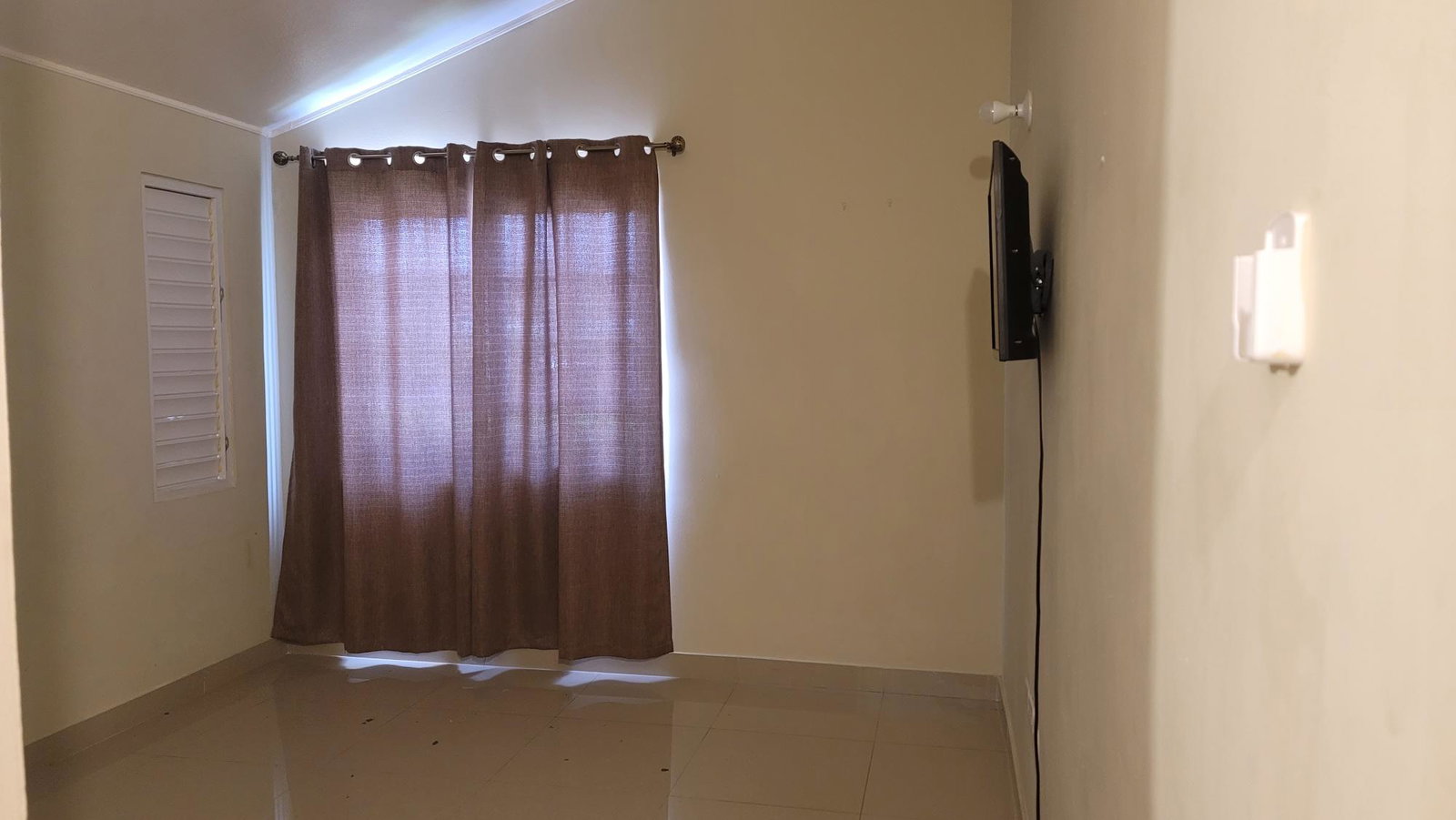 Seventh image of 223 Waverly Close in Portmore Country Club, St. Catherine, Jamaica - property is For Rent