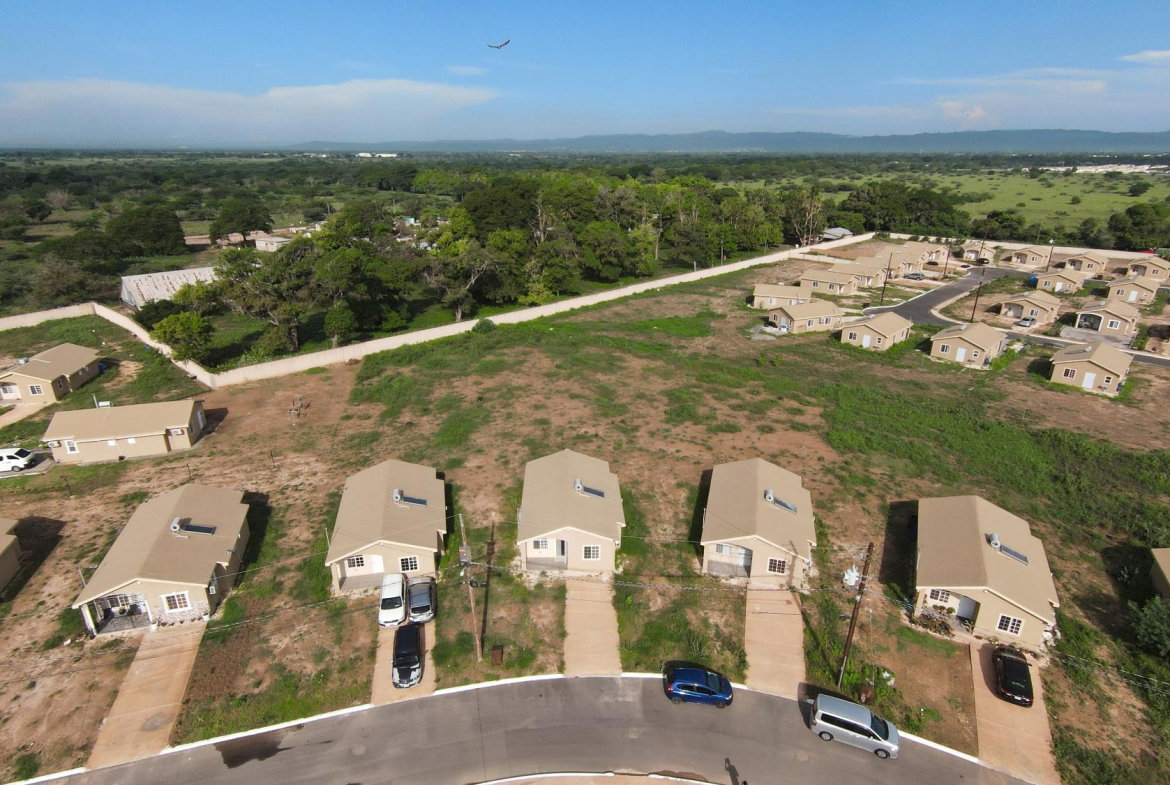 Second image of 1617 Phoneix Park Village Phas in Phoenix Park, St. Catherine, Jamaica - property is For Sale