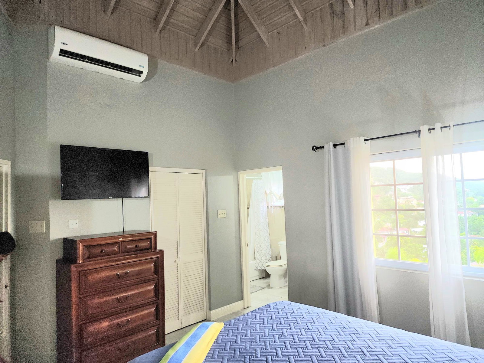 Charming-2-Bedroom-Townhouse-for-Rent-in-Riviera-Jamaica Eighth image of 25- Riviera in Bogue, St. James, Jamaica - property is For Rent