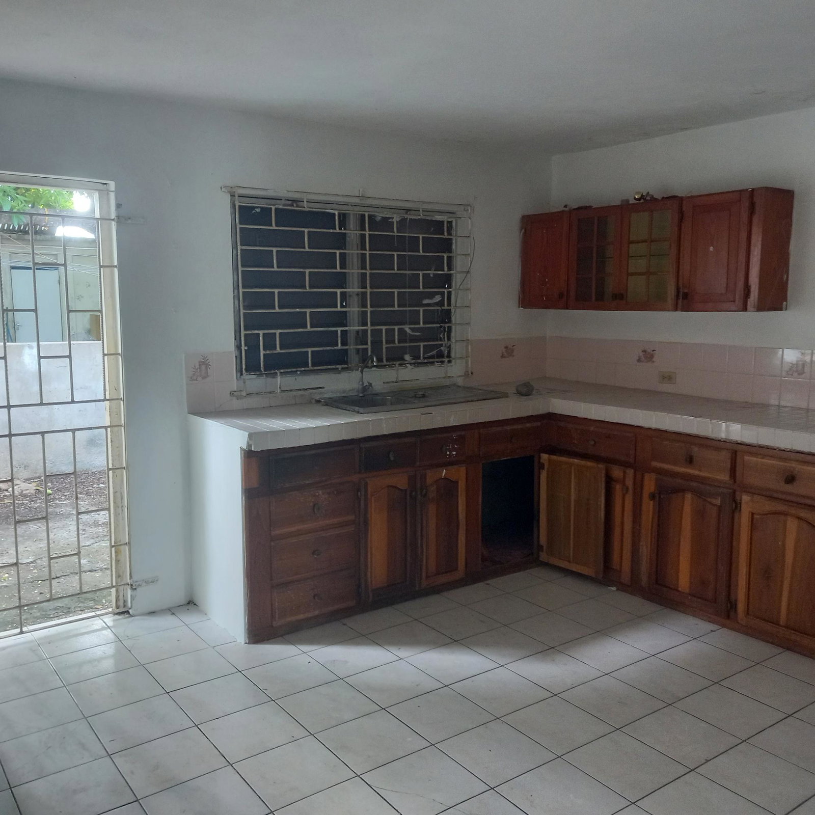 Charming-3-Bed-Home-for-Sale-in-Belmont-Park-Portmore Tenth image of 6 West Greater Portmore in Greater Portmore, St. Catherine, Jamaica - property is For Sale