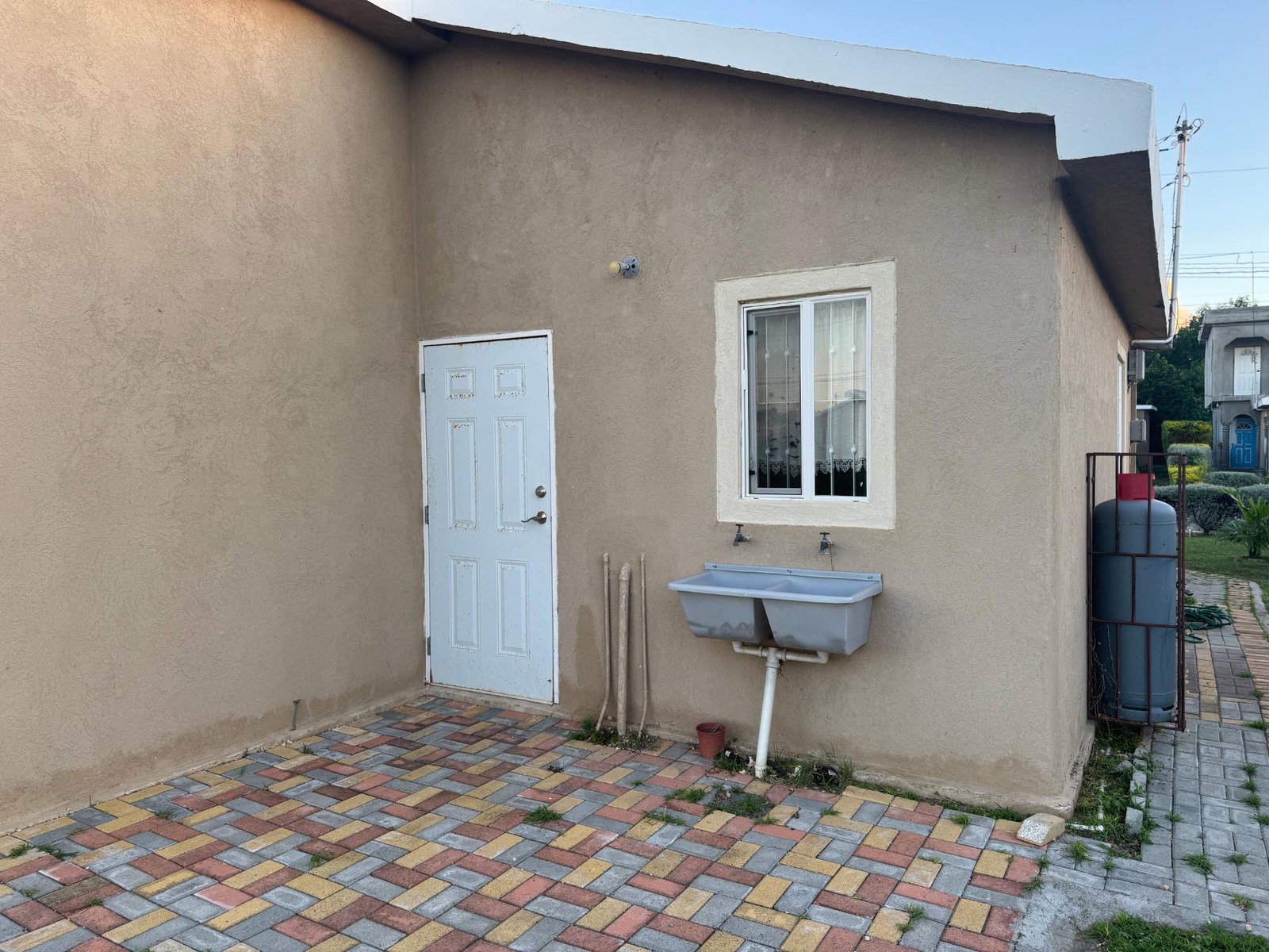 Second image of 568 Starfish Crescent in Phoenix Park, St. Catherine, Jamaica - property is For Rent