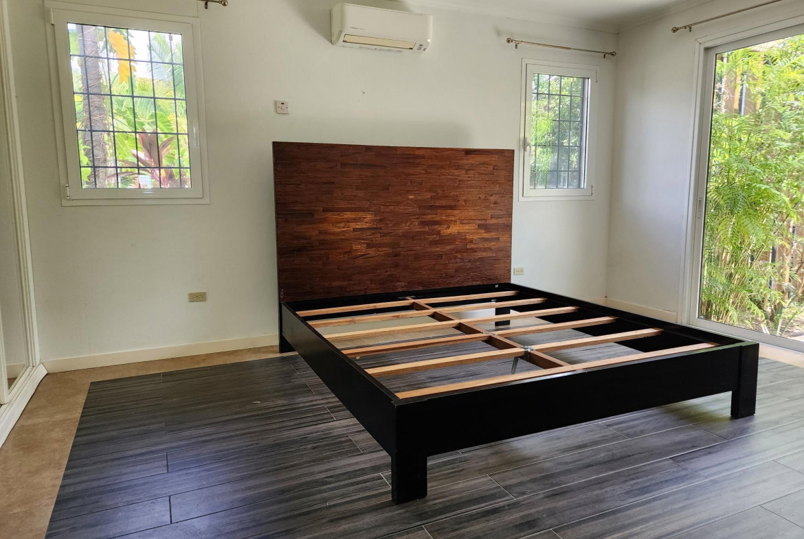Eleventh image of 9 Earls Court in Kingston 8, St. Andrew, Jamaica - property is For Rent