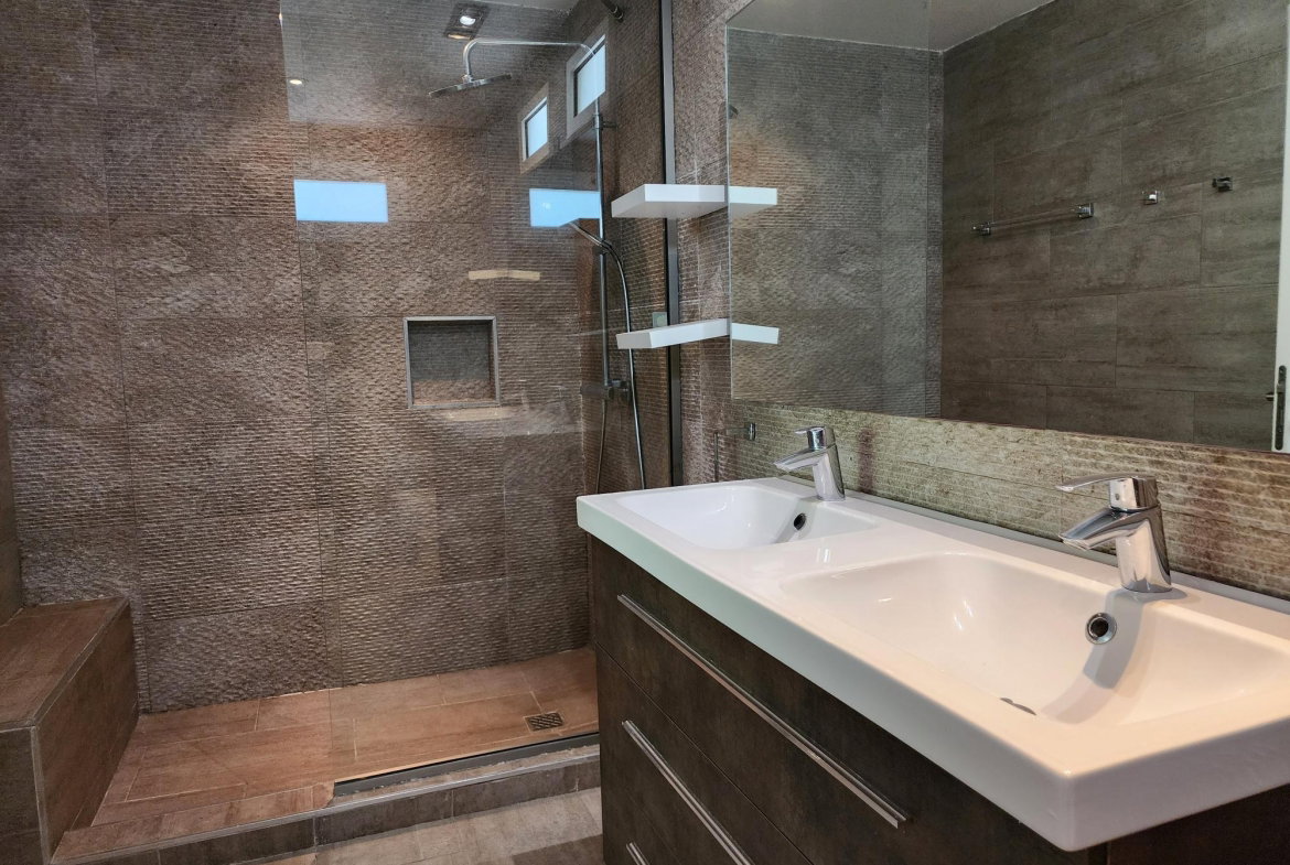 Twelfth image of 9 Earls Court in Kingston 8, St. Andrew, Jamaica - property is For Rent