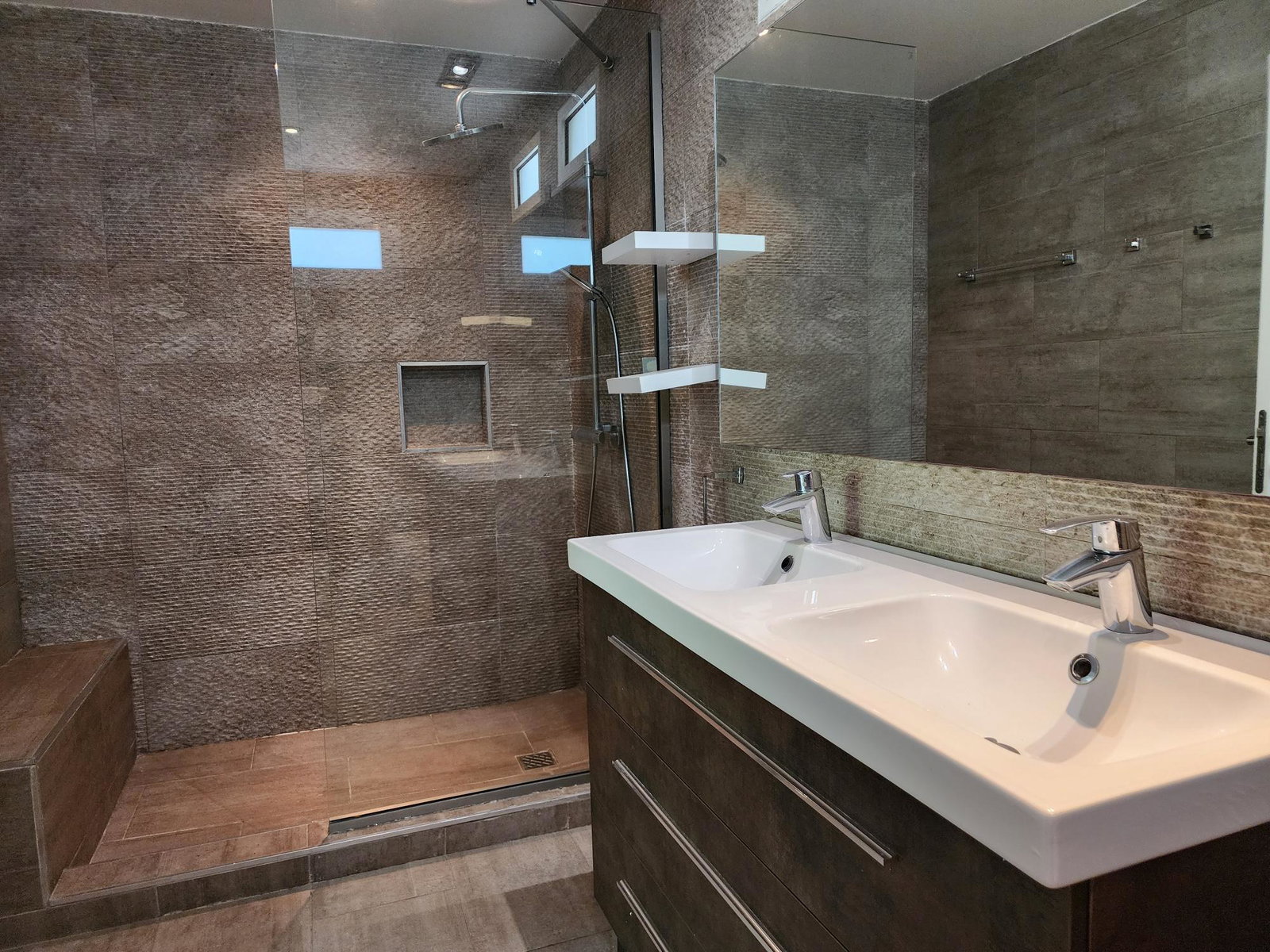 Twelfth image of 9 Earls Court in Kingston 8, St. Andrew, Jamaica - property is For Rent