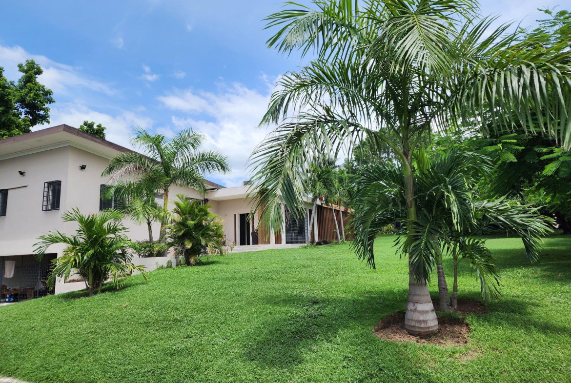 Fourth image of 9 Earls Court in Kingston 8, St. Andrew, Jamaica - property is For Rent