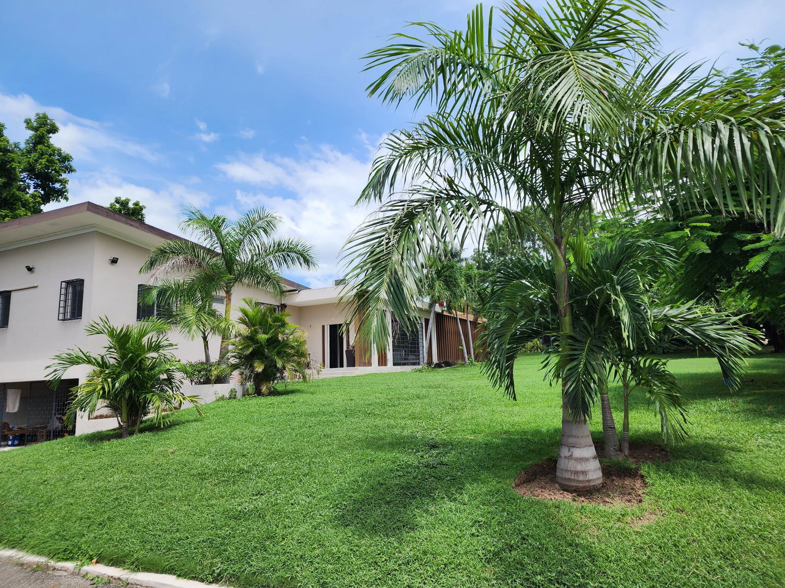 Fourth image of 9 Earls Court in Kingston 8, St. Andrew, Jamaica - property is For Rent