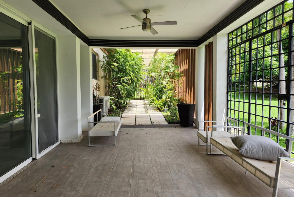 Fifth image of 9 Earls Court in Kingston 8, St. Andrew, Jamaica - property is For Rent