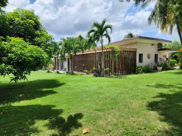 First image of 9 Earls Court in Kingston 8, St. Andrew, Jamaica - property is For Rent