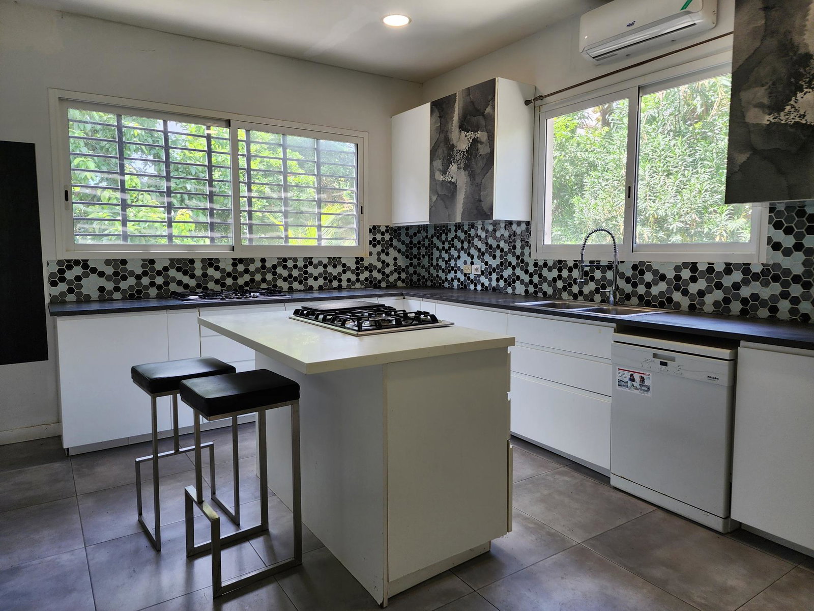 Seventh image of 9 Earls Court in Kingston 8, St. Andrew, Jamaica - property is For Rent