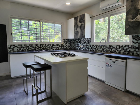 Seventh image of 9 Earls Court in Kingston 8, St. Andrew, Jamaica - property is For Rent