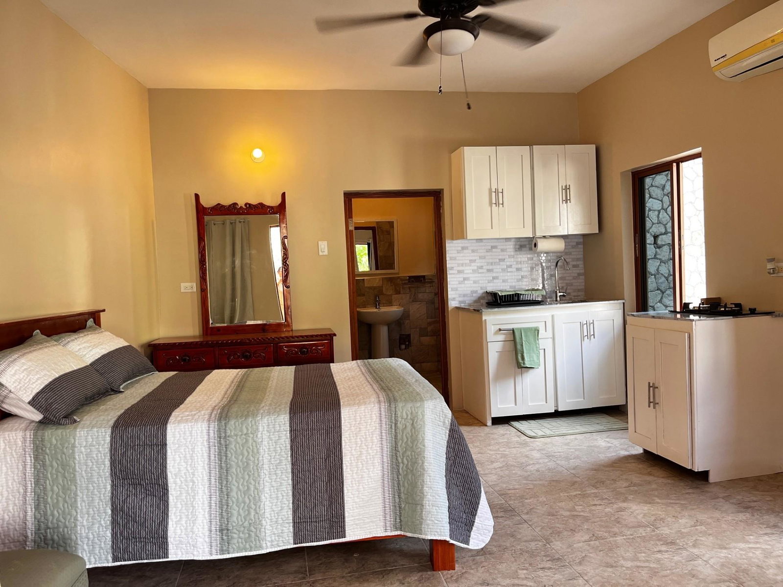 Third image of 55 West Belleuve Drive in Kingston 19, St. Andrew, Jamaica - property is For Rent