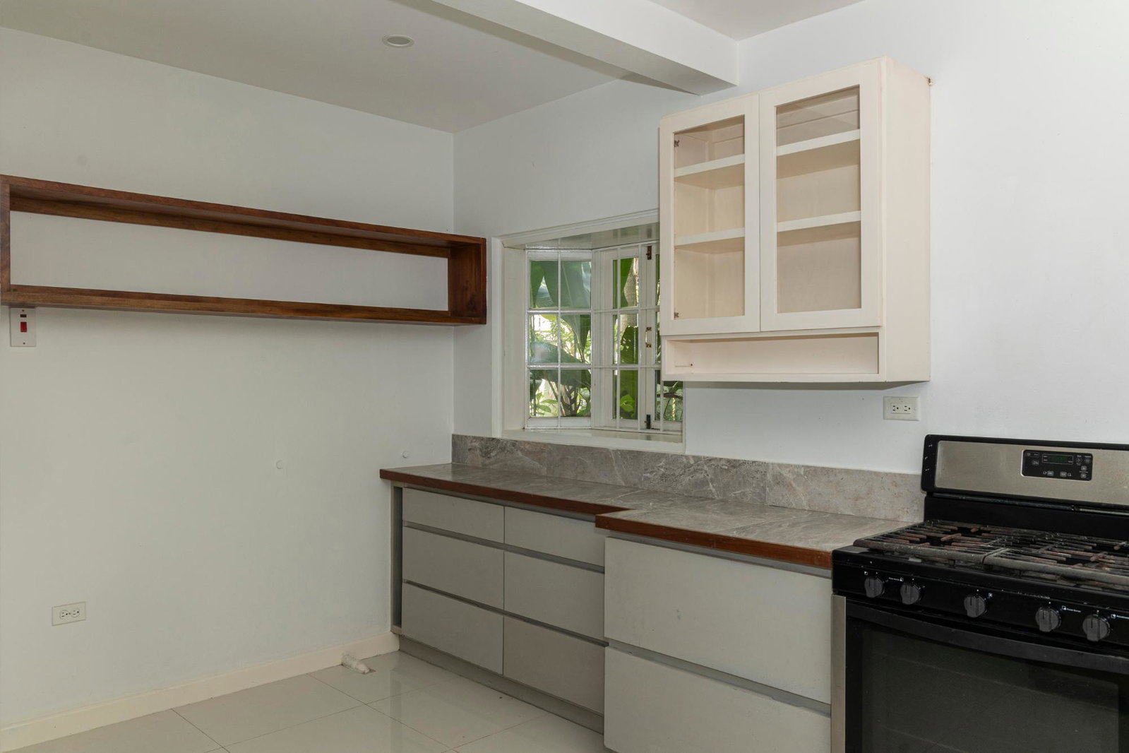 Eighth image of 3-2a Farringdon Estate Homes in Kingston 6, St. Andrew, Jamaica - property is For Rent