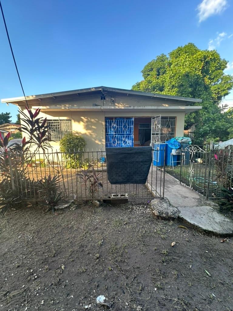Tenth image of 1 Ward Close, Kingston 8 in KINGSTON, Kingston, Jamaica - property is For Sale