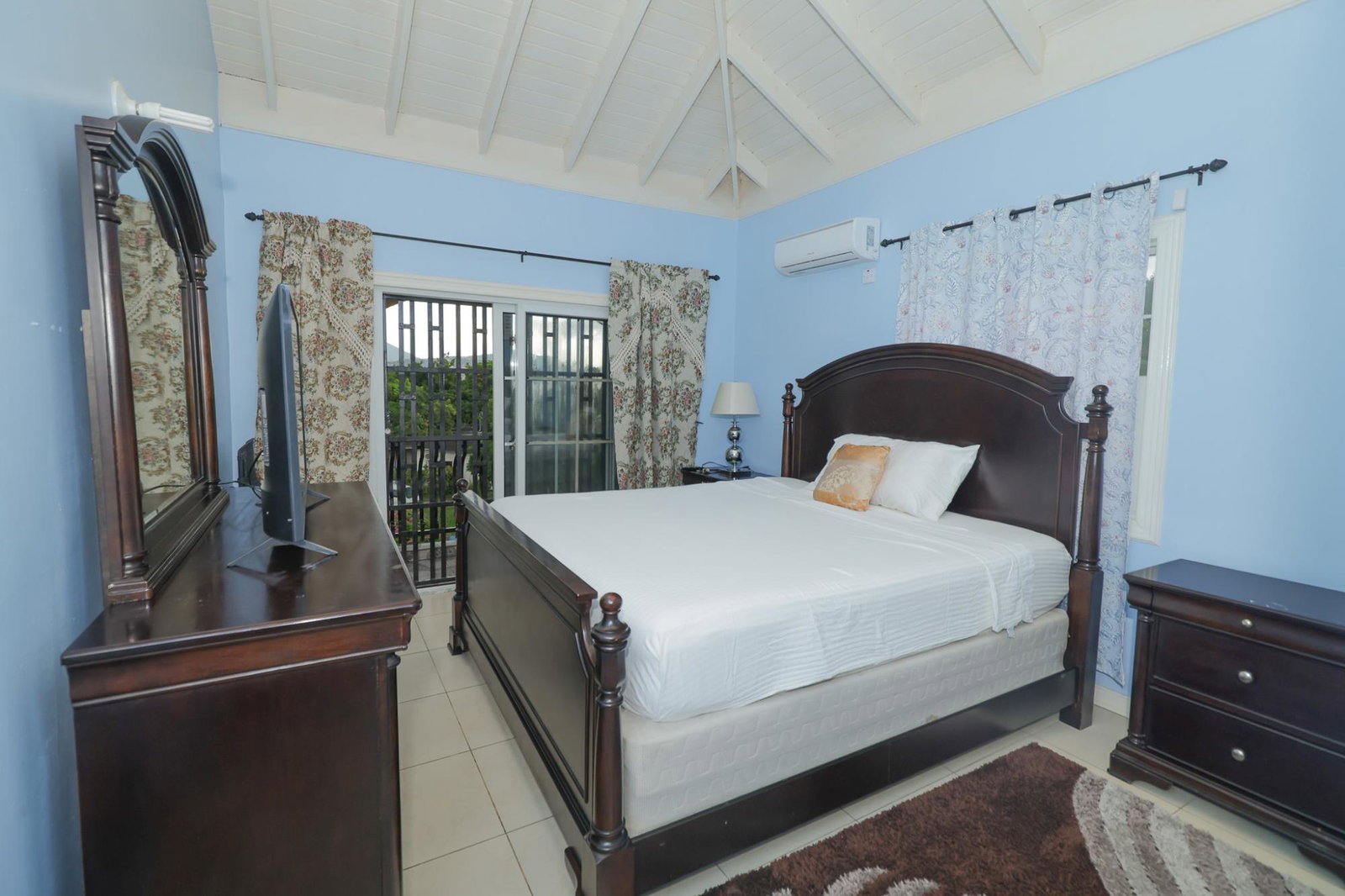 Fourth image of 13-12 Dukharan Avenue, Kingston in Kingston 10, St. Andrew, Jamaica - property is For Rent