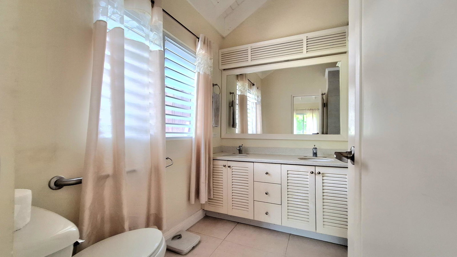 Twelfth image of 335 Guava Avenue in Richmond, St. Ann, Jamaica - property is For Rent