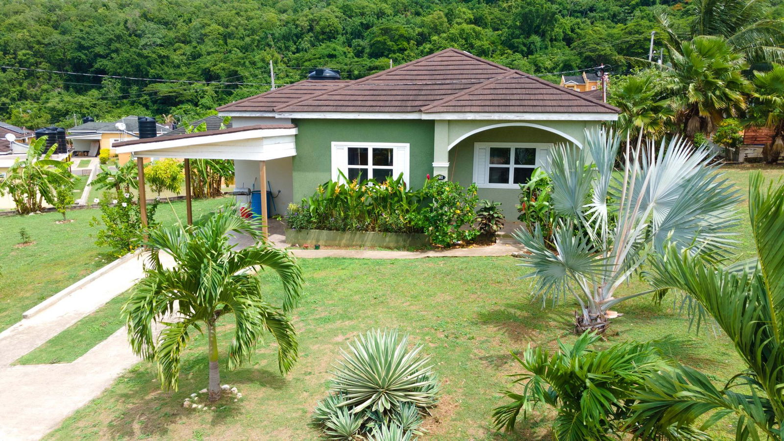Furnished-2-Bedroom-House-for-Rent-in-Runaway-Bay-St-Ann Second image of 561 Calabash Close, Savannah in Runaway Bay, St. Ann, Jamaica - property is For Rent