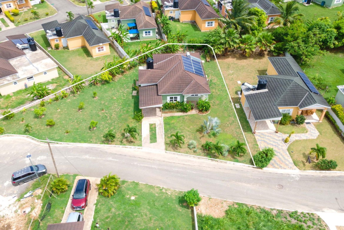 Fourth image of 561 Calabash Close, Savannah in Runaway Bay, St. Ann, Jamaica - property is For Rent