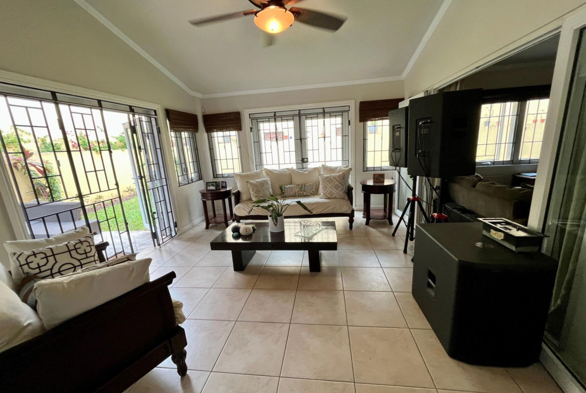Fifth image of 10-19-21 Farringdon Drive in Jacks Hill, St. Andrew, Jamaica - property is For Rent