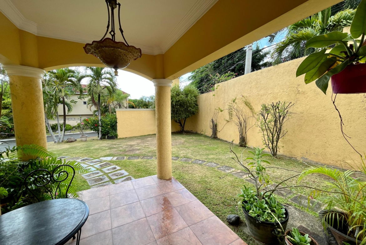 Seventh image of 10-19-21 Farringdon Drive in Jacks Hill, St. Andrew, Jamaica - property is For Rent