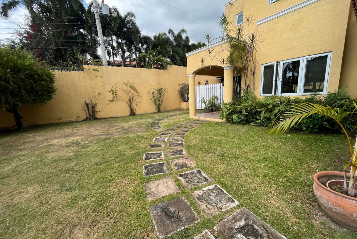 Eighth image of 10-19-21 Farringdon Drive in Jacks Hill, St. Andrew, Jamaica - property is For Rent