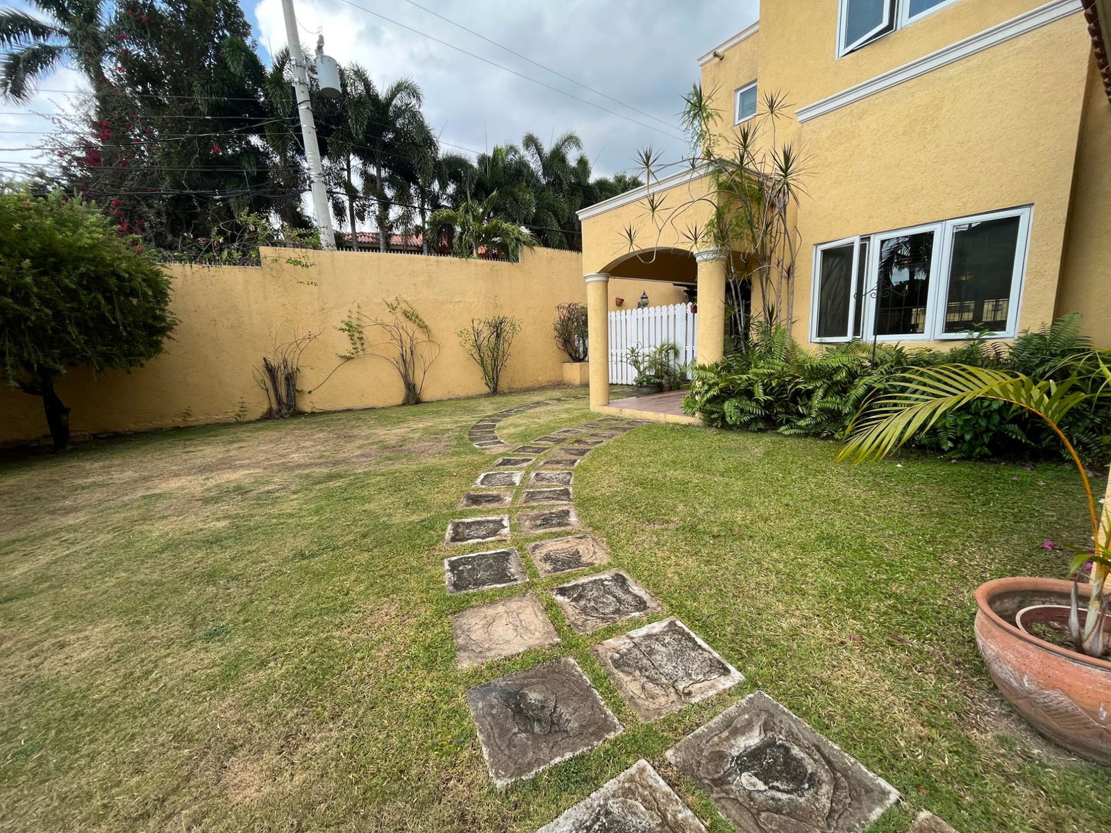 Eighth image of 10-19-21 Farringdon Drive in Jacks Hill, St. Andrew, Jamaica - property is For Rent
