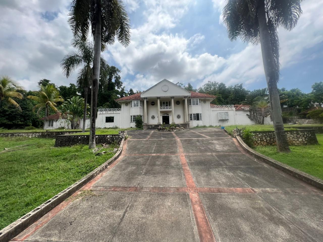 Luxurious-6-Bedroom-Home-for-Sale-in-St.-Andrew-Jamaica Fifth image of 9 Oakridge Road in Kingston 8, St. Andrew, Jamaica - property is For Sale