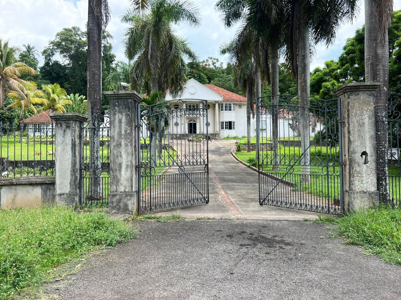 Luxurious-6-Bedroom-Home-for-Sale-in-St.-Andrew-Jamaica Seventh image of 9 Oakridge Road in Kingston 8, St. Andrew, Jamaica - property is For Sale