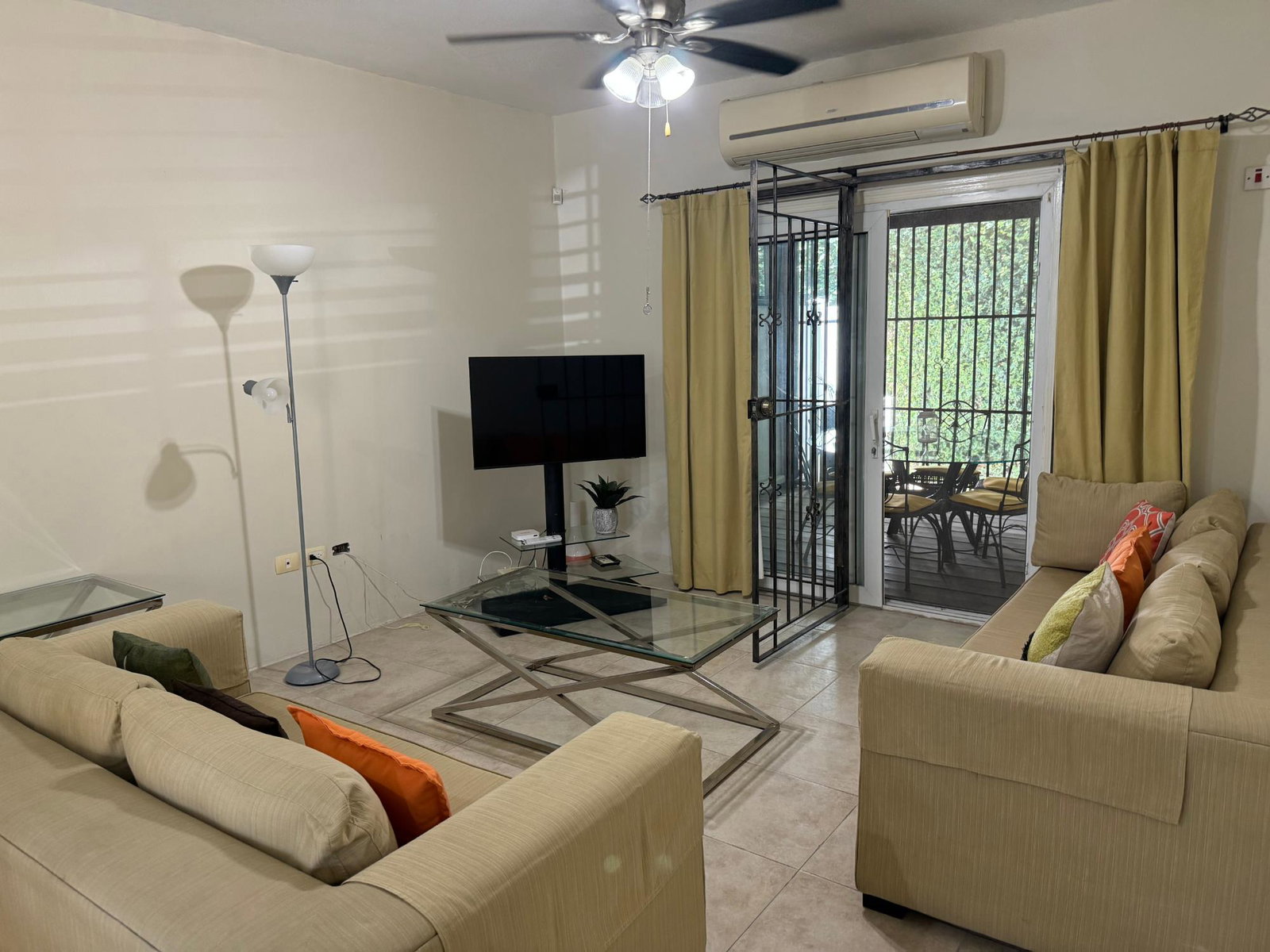 Luxurious-Townhouse-for-Rent-in-The-Granada-St.-Andrew Thirteenth image of 10-17 East Kings House Road in Kingston 6, St. Andrew, Jamaica - property is For Rent