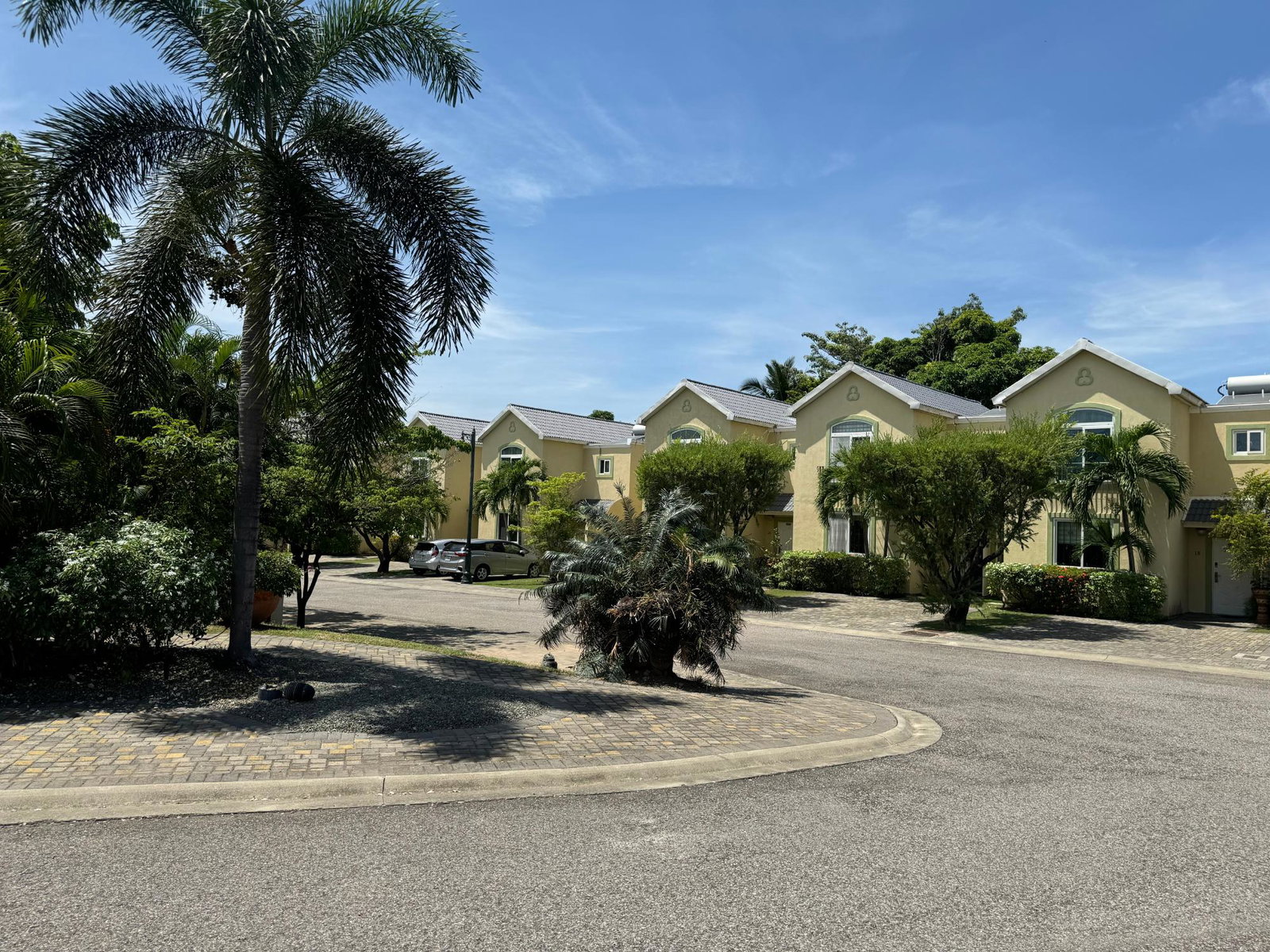Luxurious-Townhouse-for-Rent-in-The-Granada-St.-Andrew Fourth image of 10-17 East Kings House Road in Kingston 6, St. Andrew, Jamaica - property is For Rent