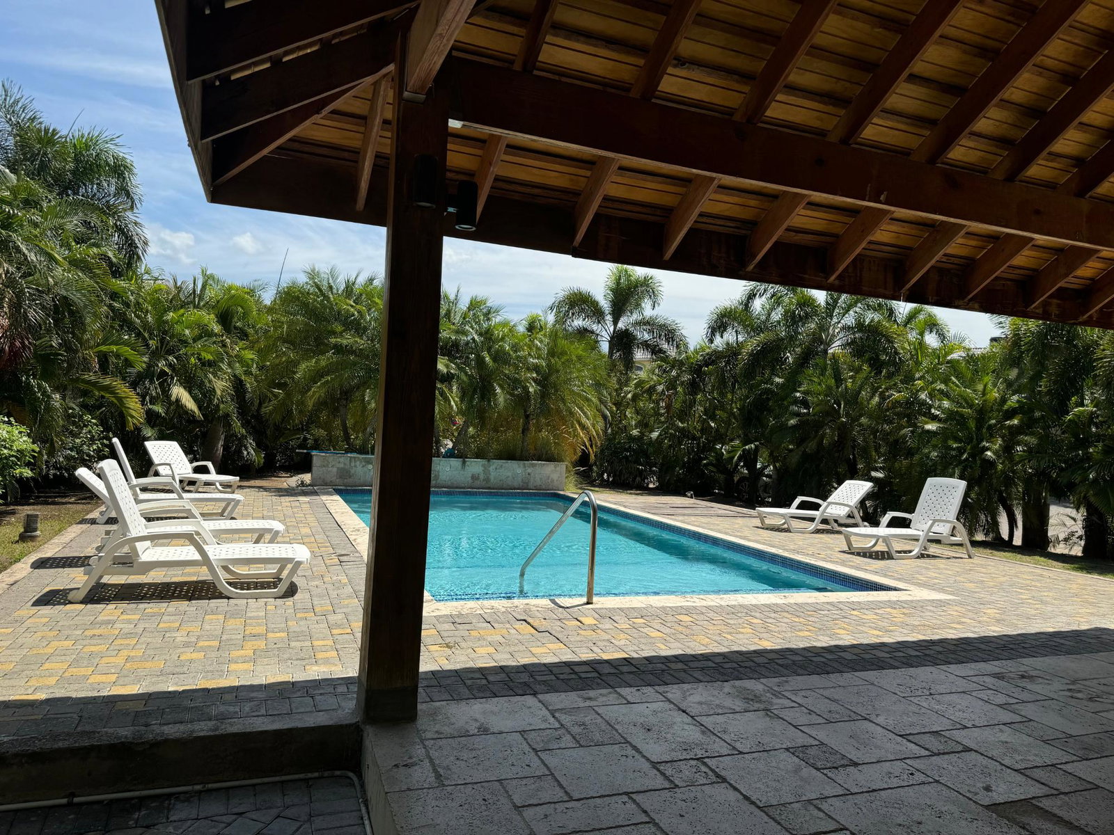 Luxurious-Townhouse-for-Rent-in-The-Granada-St.-Andrew Fifth image of 10-17 East Kings House Road in Kingston 6, St. Andrew, Jamaica - property is For Rent