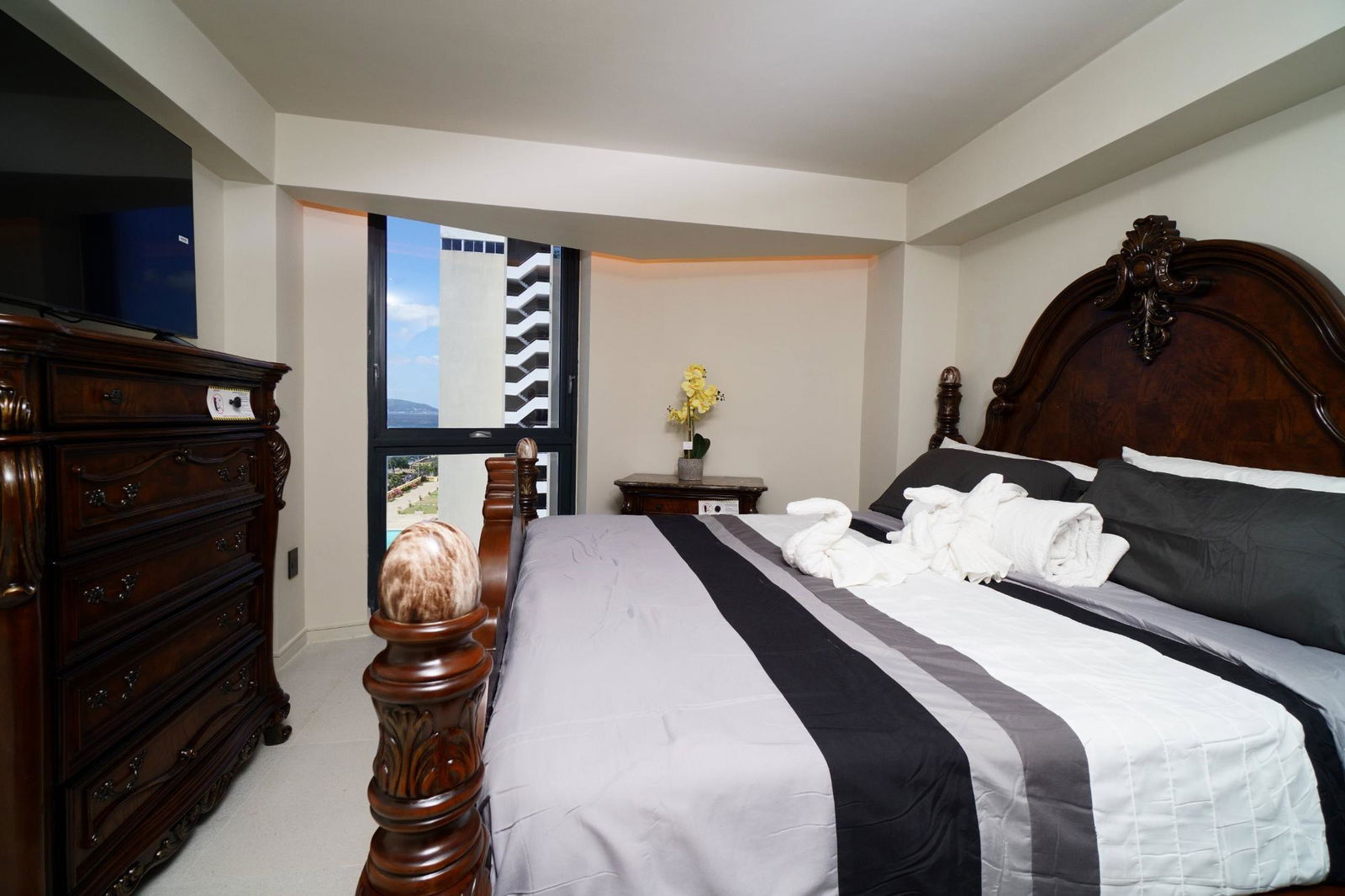 Seventeenth image of 908-2-4 King Street in Kingston 1, Kingston, Jamaica - property is For Rent