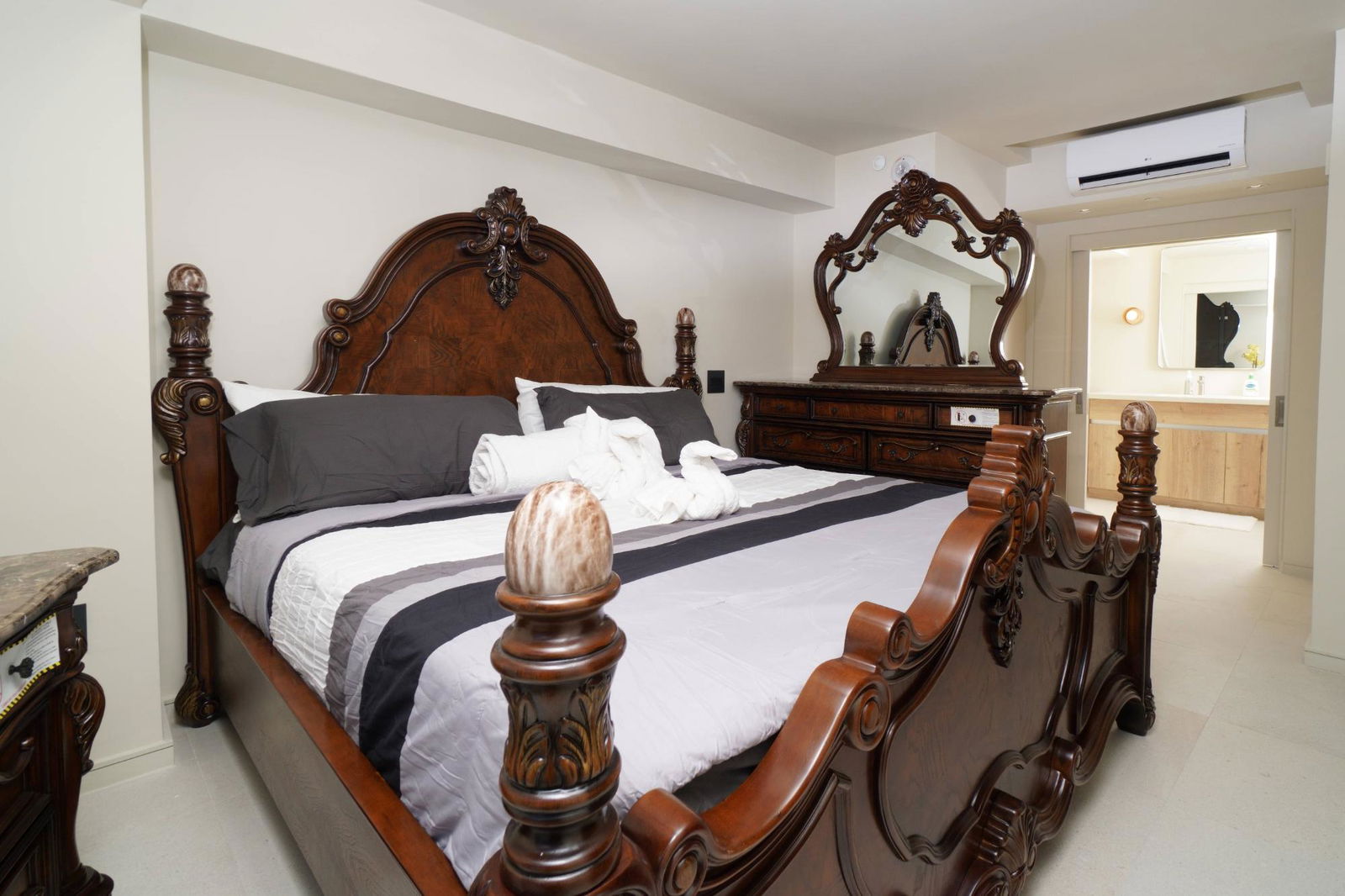 Twentieth image of 908-2-4 King Street in Kingston 1, Kingston, Jamaica - property is For Rent