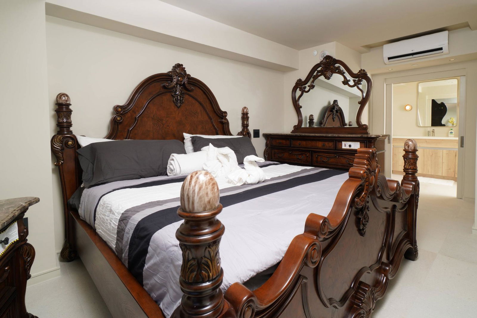 Twenty-First image of 908-2-4 King Street in Kingston 1, Kingston, Jamaica - property is For Rent