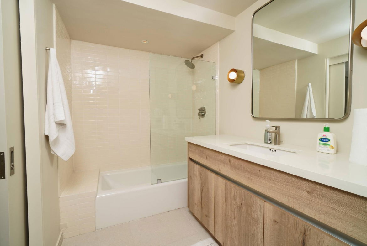 Twenty-Fifth image of 908-2-4 King Street in Kingston 1, Kingston, Jamaica - property is For Rent