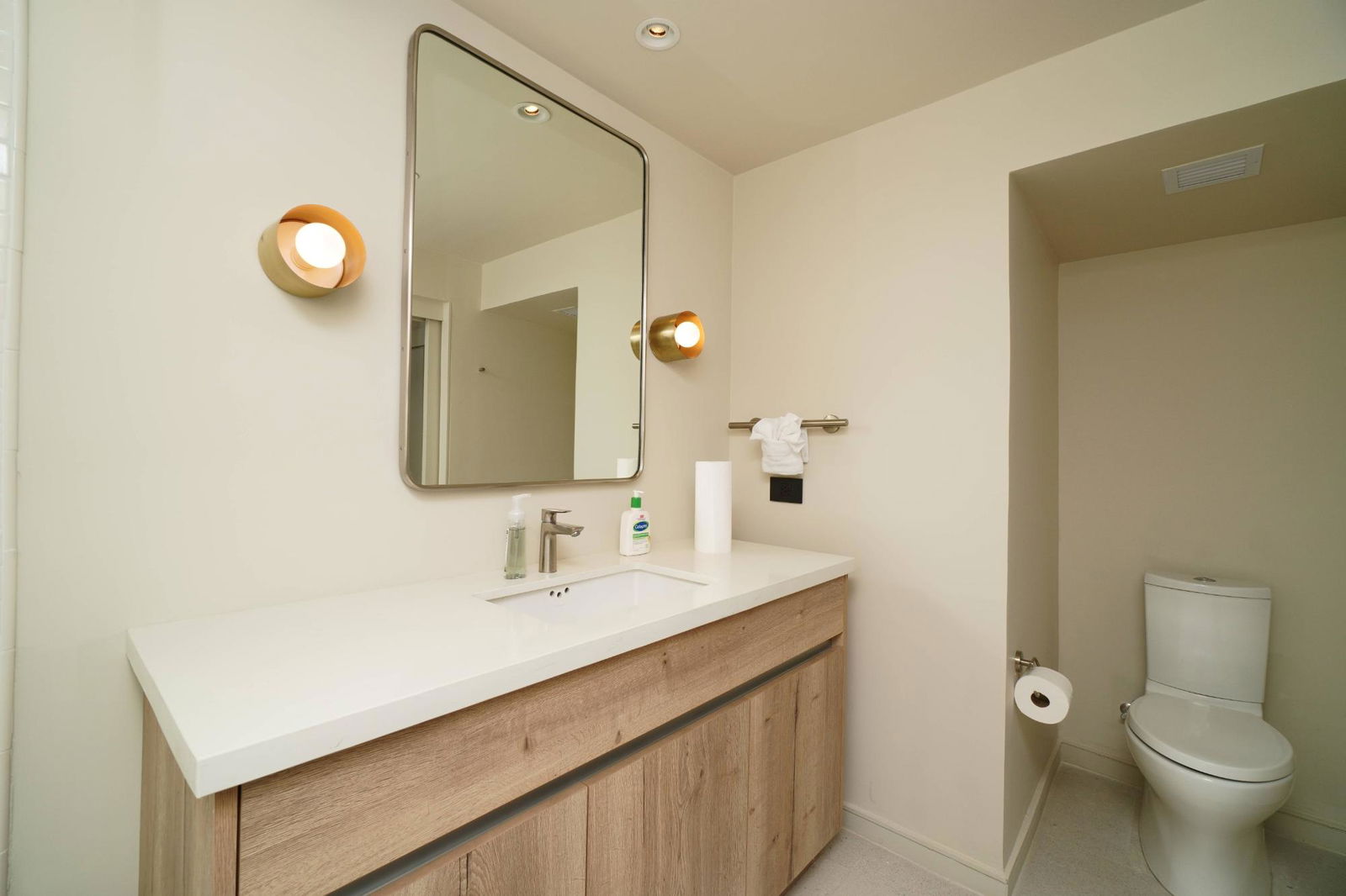 Twenty-Eighth image of 908-2-4 King Street in Kingston 1, Kingston, Jamaica - property is For Rent