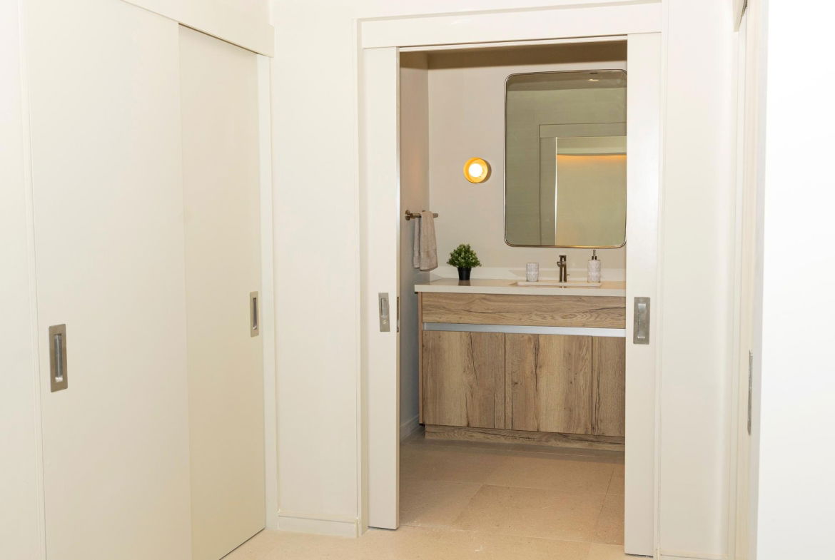 Tenth image of 1005-2-4 King Street in Kingston 2, Kingston, Jamaica - property is For Rent