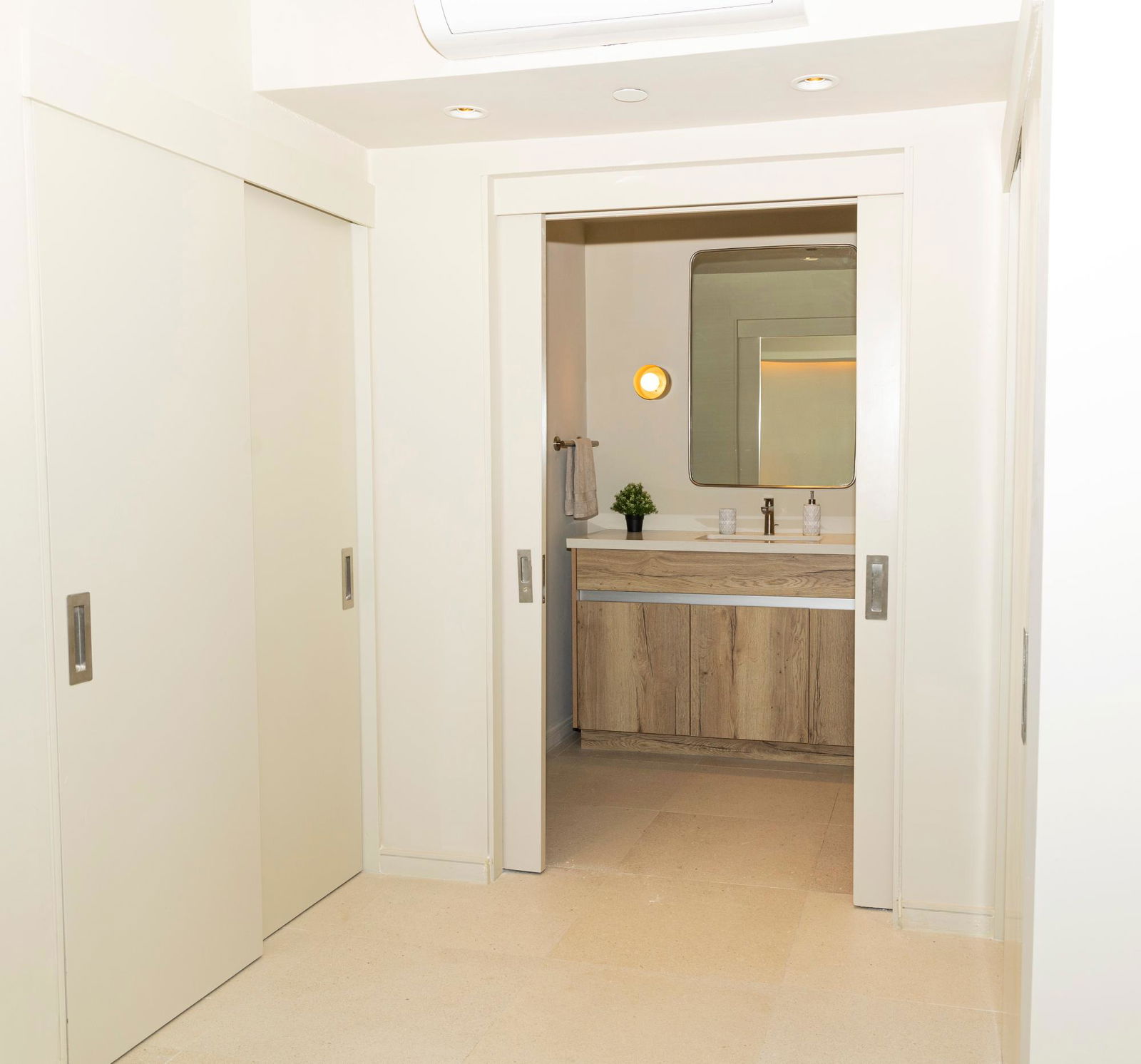 Tenth image of 1005-2-4 King Street in Kingston 2, Kingston, Jamaica - property is For Rent