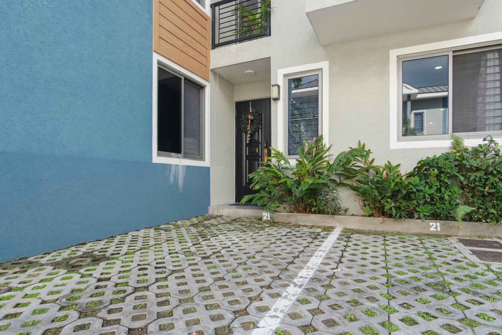 Thirteenth image of 21-22 Seymour Avenue in Kingston 6, St. Andrew, Jamaica - property is For Rent